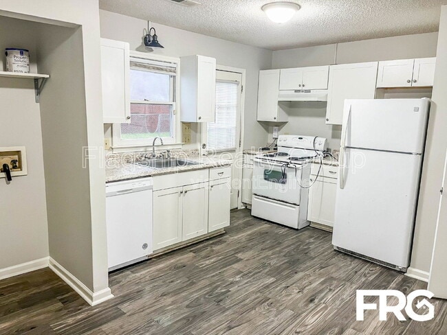 Building Photo - 107 Chesterfield Ct
