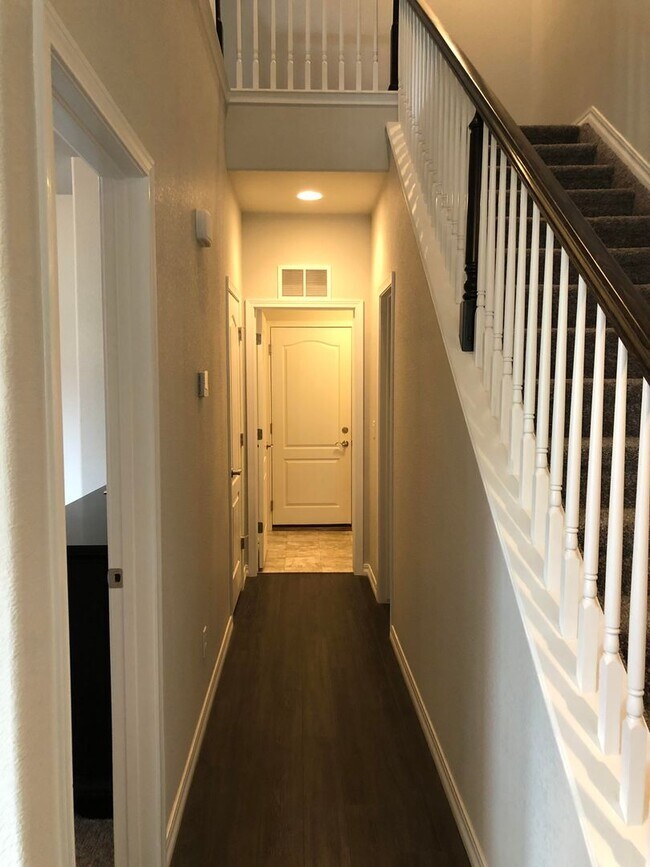 Building Photo - 3bd, 2.5ba 2car West Side Beauty, Built in 2019, Close to Downtown
