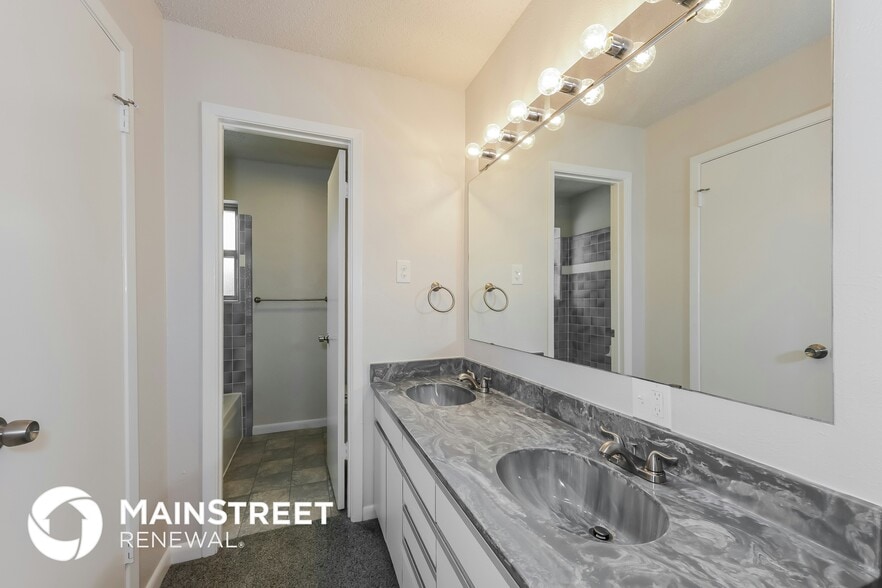 Building Photo - 1816 Christopher Dr