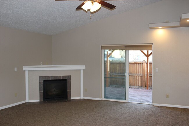 Building Photo - Three Bedroom less than one mile from the ...