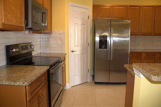 Building Photo - For Rent- 3 Bed 2 Bath