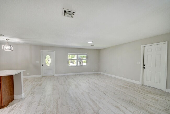 Building Photo - 1425 N Federal Hwy