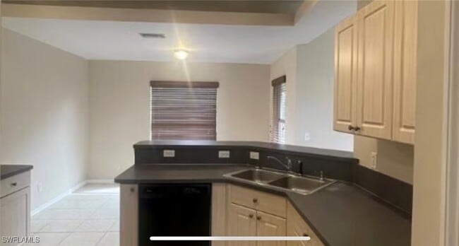 Building Photo - 4833 SW 25th Ct
