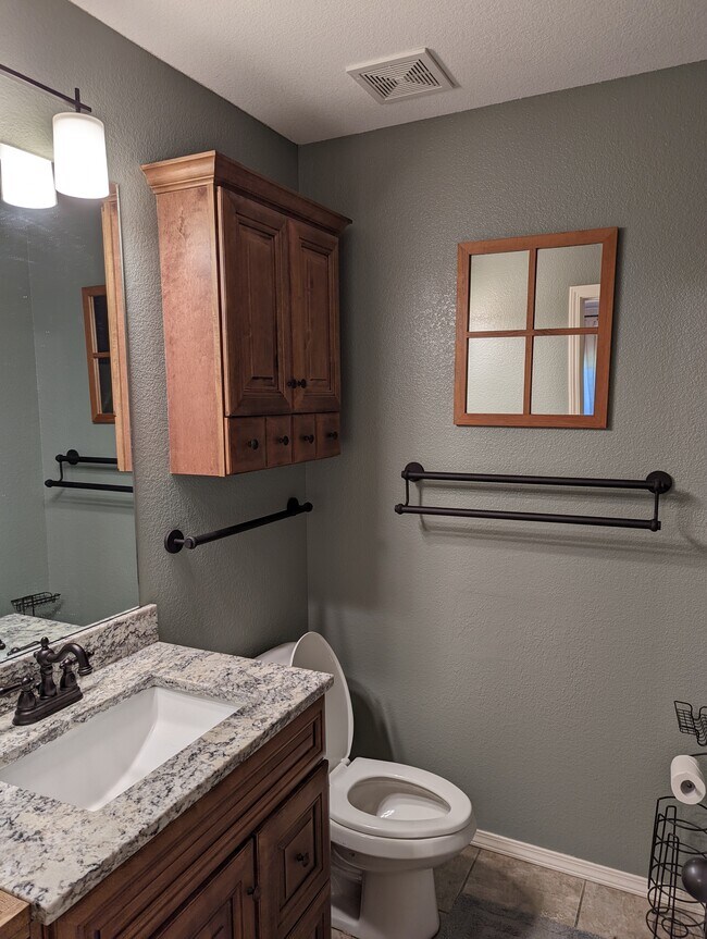 Building Photo - 22 Lyndhurst Dr