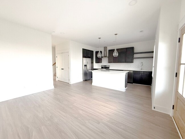 Building Photo - Modern 3-Bedroom Home with Flex Room, Pool, and Pickleball Court