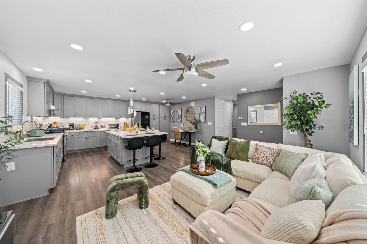 Building Photo - 10983 Parkdale Ave