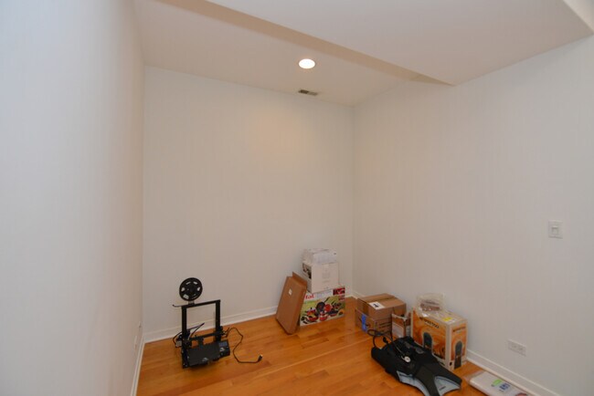 Building Photo - 1623 W Wolfram St