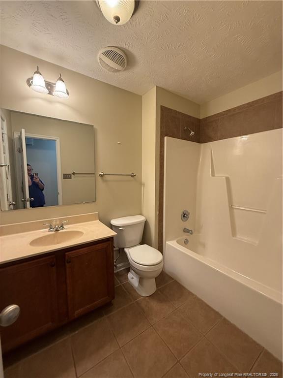 Building Photo - 696 Fairfield Cir