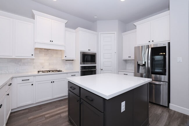 Building Photo - 42124 MISTERIO HILLS RD
