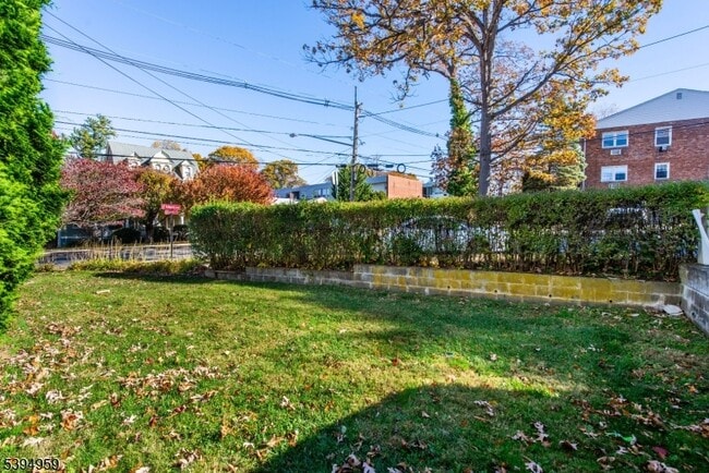 Building Photo - 182 Belleville Ave