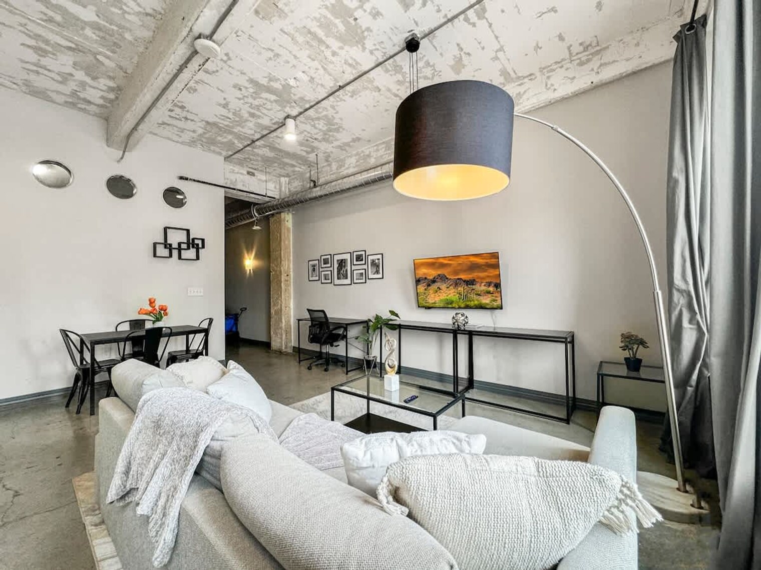 Building Photo - 500 S Ervay St