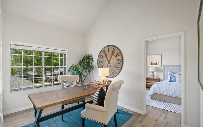 Building Photo - "Charming 1-Bedroom Retreat in Santa Ana!"