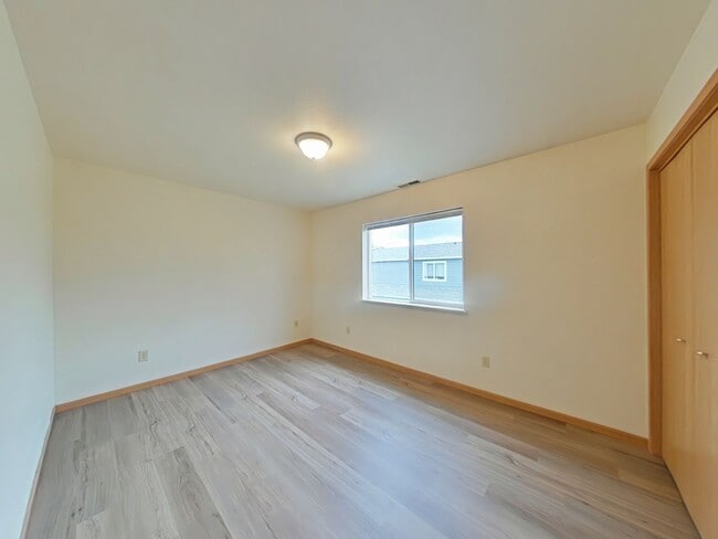 Building Photo - Beautiful 3 Bedroom 1.5 bath with attached...