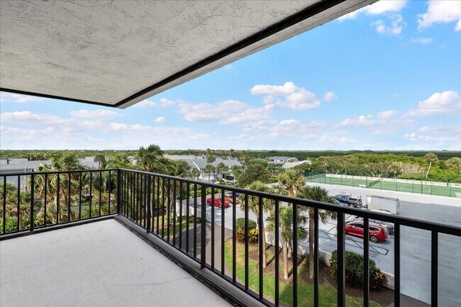 Building Photo - 5047 N Hwy A1A