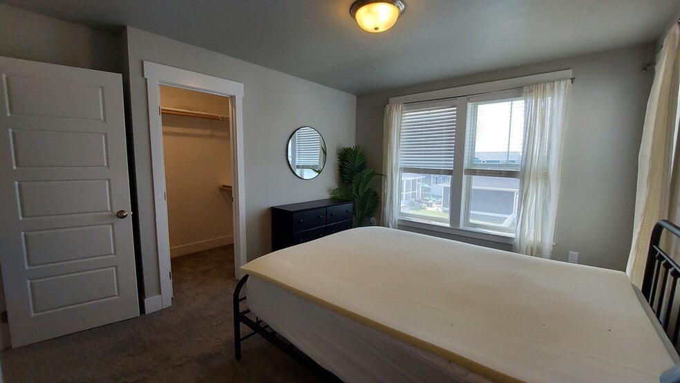 Building Photo - 6145 Farmstead Ave