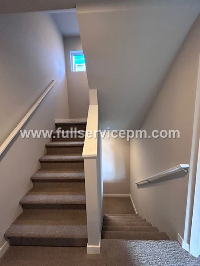 Building Photo - Contemporary 3 BD Mt. Baker Townhome! Location!!