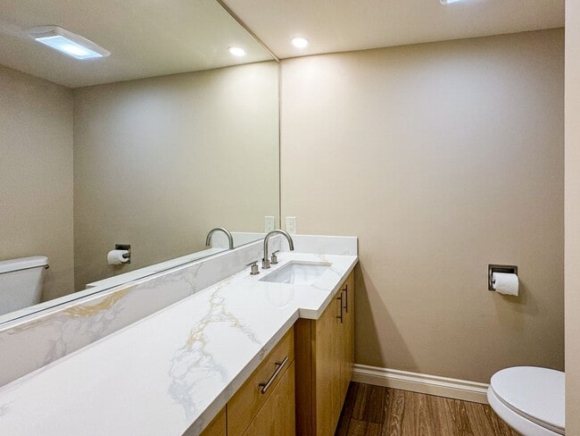 Building Photo - Luxurious Coastal Living: Fully Remodeled 3-Bed, 3.5-Bath with Ocean Views in Sea Point