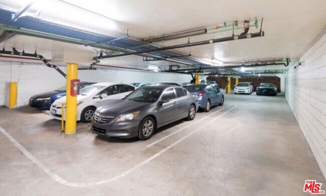 Building Photo - 11235 Richland Ave