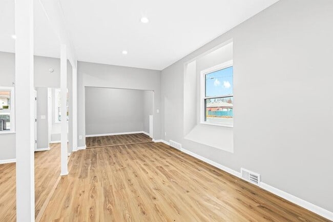 Building Photo - 3428 Carpenter Avenue