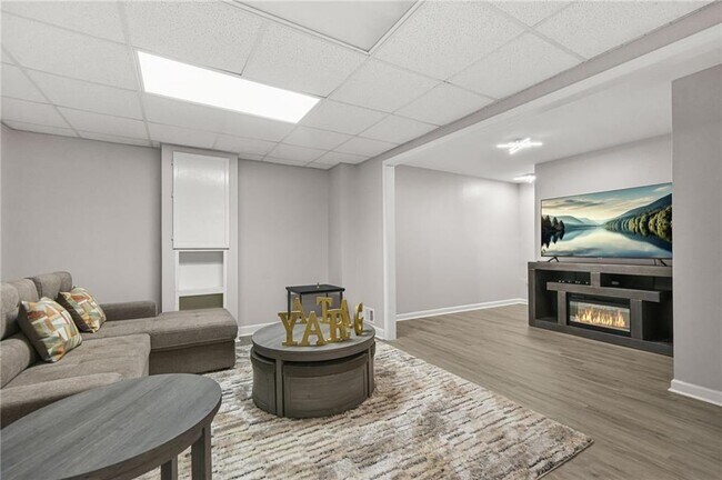 Building Photo - 9800 Foxworth Dr