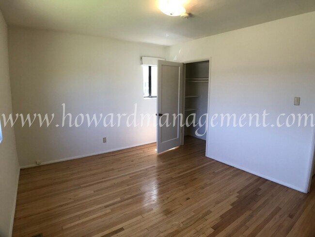 Building Photo - Two story home with newer central A/C in the Mar Vista Hills. Large kitchen, family room, and lar...