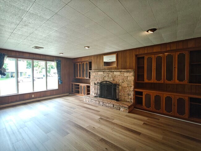 Building Photo - 45 Meribrook Cir