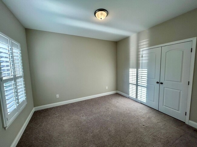 Building Photo - Spacious 3 bed, 3 bath home in Groves Park Commons featuring a modern kitchen, 2-car garage, and ...