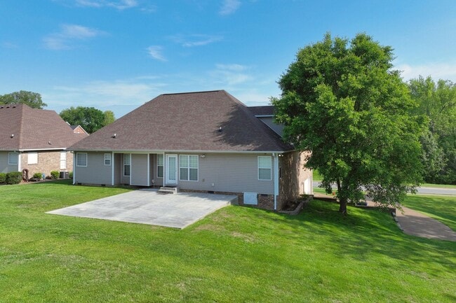 Building Photo - **BEAUTIFUL, WELL-MAINTAINED BRICK HOME ON A LOVELY 0.63-ACRE LOT IN A DESIRABLE NEIGHBORHOOD**