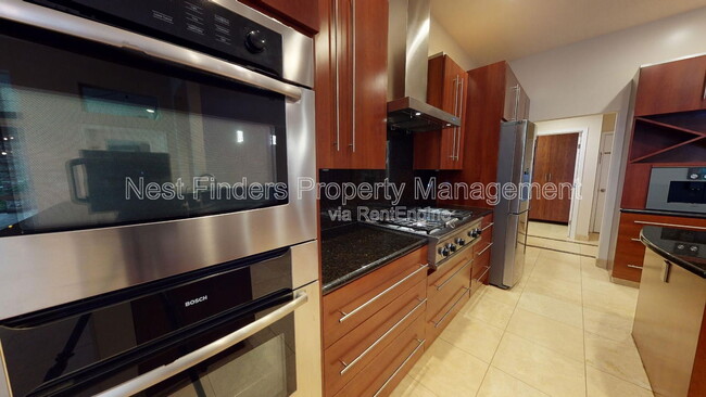 Building Photo - 7911 Vineyard Lake Rd N