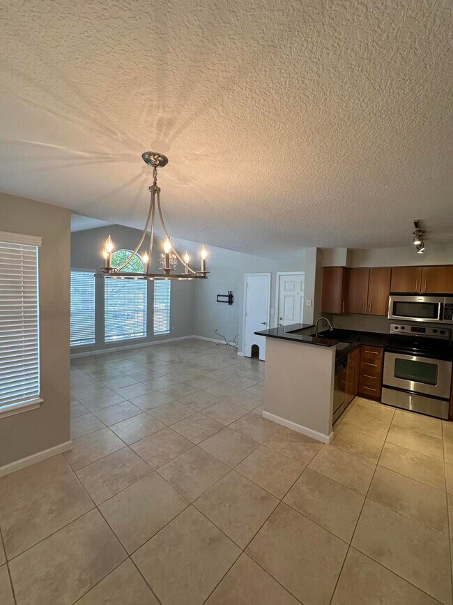 Building Photo - 1050 Crystal Way