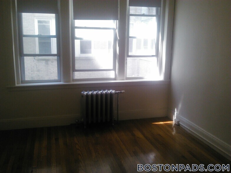 Building Photo - 1167 Boylston St