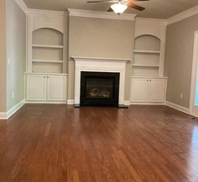 Building Photo - 12820 Doe Dr