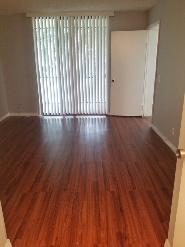 Building Photo - ONE BEDROOM ONE BATHROOM! WATERFRONT COMMU...