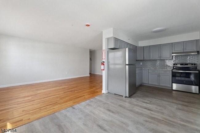 Building Photo - 94 Park Ave