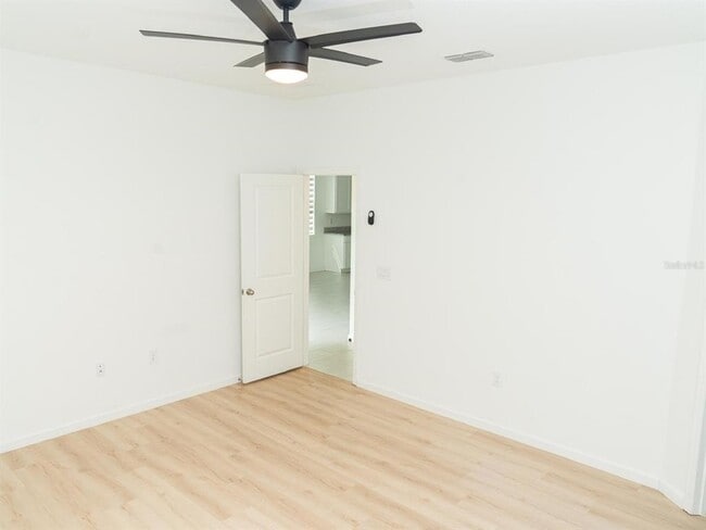 Building Photo - 445 Silver Palm Dr