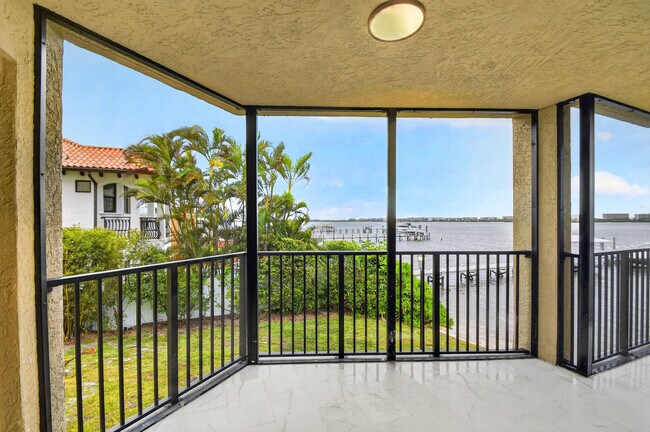 Building Photo - 896 N Federal Hwy