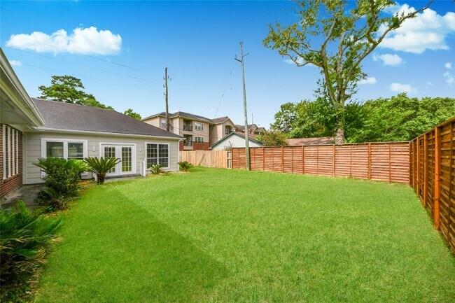 Building Photo - 15719 Baytree Dr