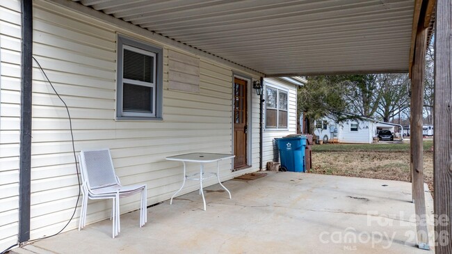 Building Photo - 116 Barnes Ln