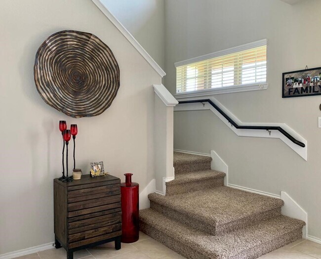 Building Photo - 24207 Oakdale Hls