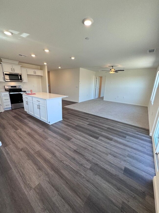 Building Photo - Beautiful new home with solar for rent in ...