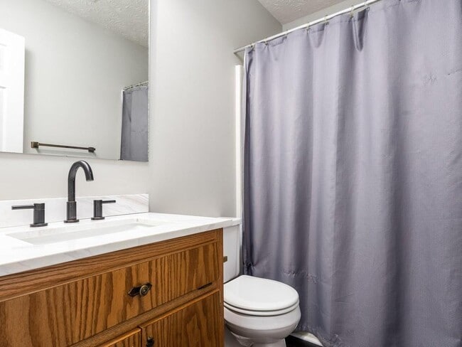 Building Photo - 753 Daphne Ln