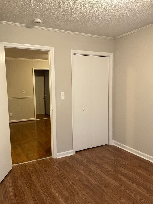 Building Photo - 4 Bedroom Brick Home in Gastonia - Hardwood Floors, Spacious Rooms!!!