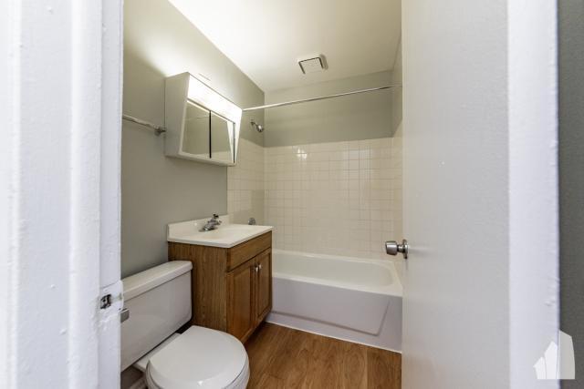 Building Photo - 1 bedroom in Chicago IL 60640