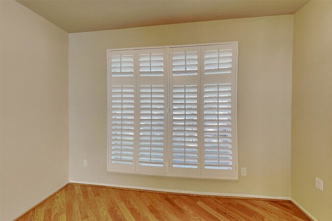 Building Photo - 20 Early Dawn Ct