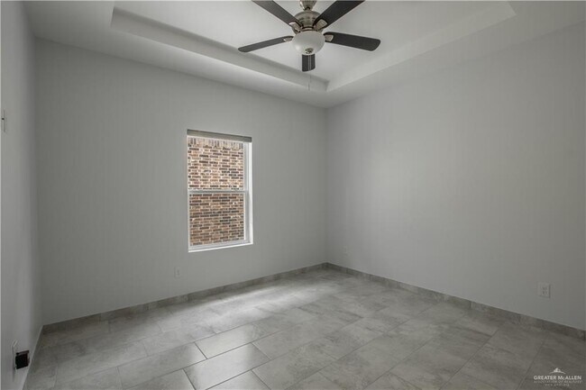 Building Photo - 907 Hidden Hls St