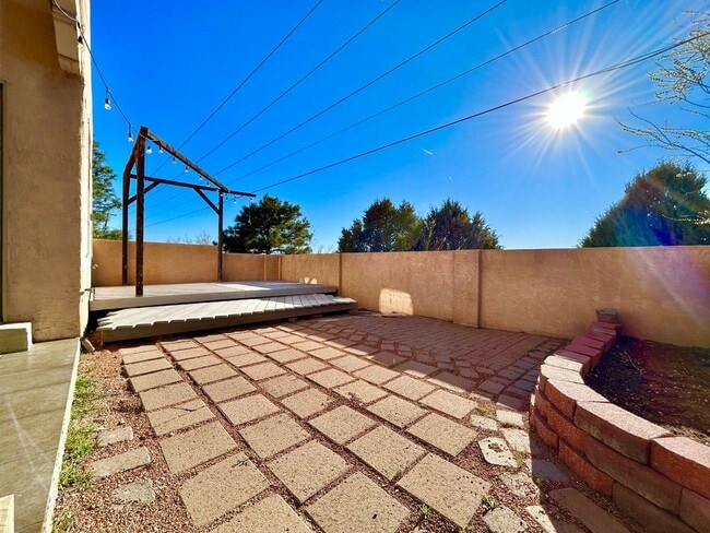 Building Photo - NE HEIGHTS