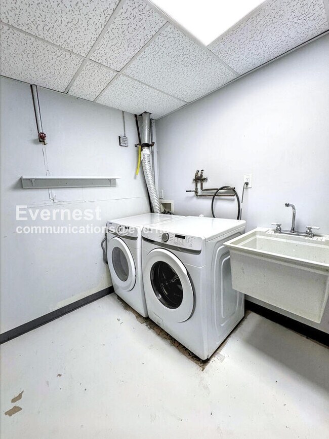 Building Photo - 6638 S Logan St