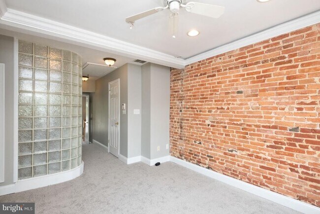 Building Photo - 520 S Bethel St