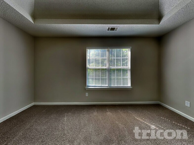 Building Photo - 1099 Sugarcreek Way