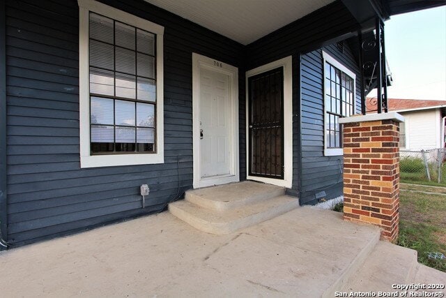 Building Photo - 706 Canton